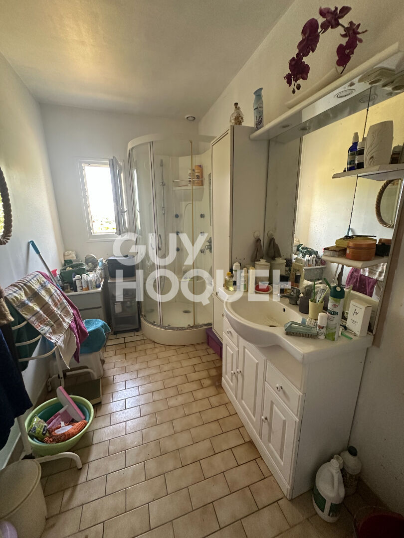 Pavillon sur sous-sol avec Hangar