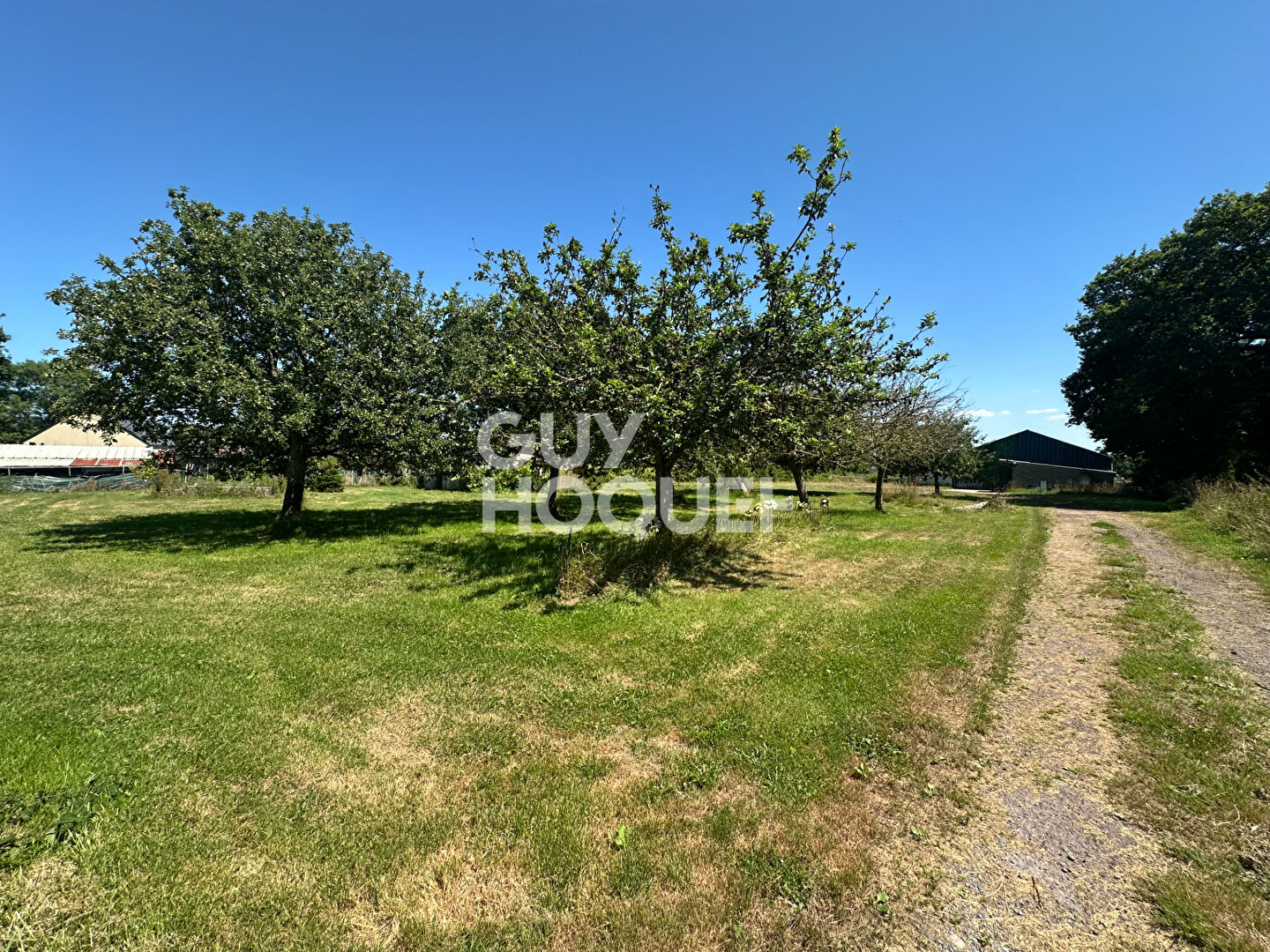 Pavillon sur sous-sol avec Hangar