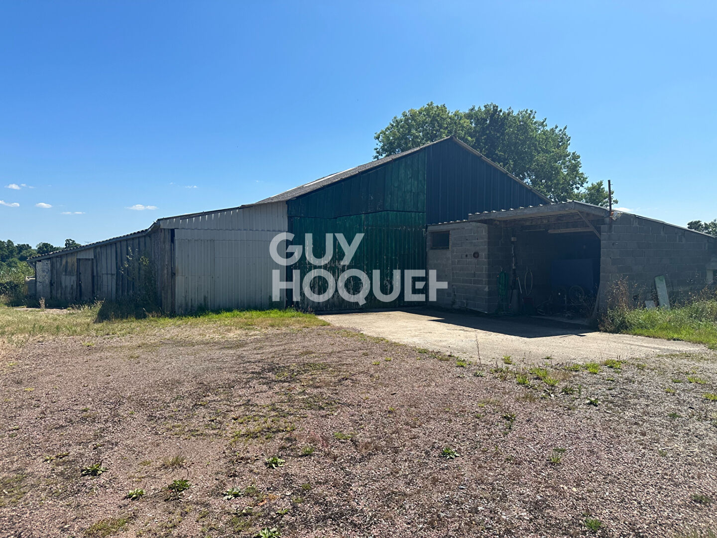 Pavillon sur sous-sol avec Hangar