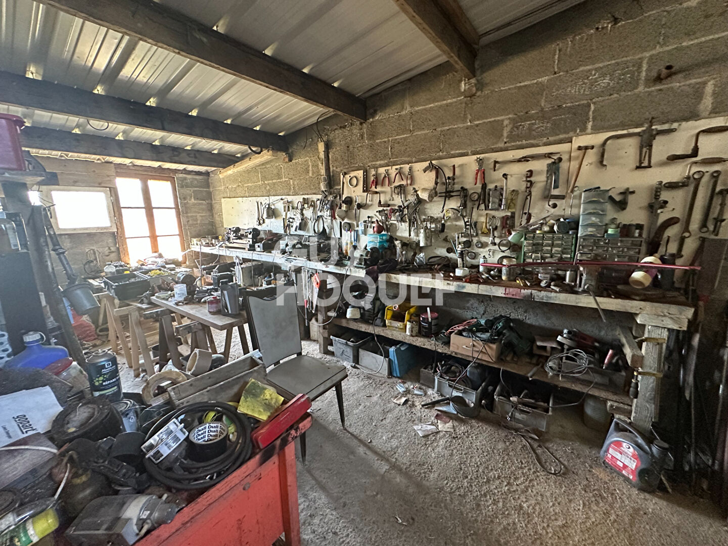 Pavillon sur sous-sol avec Hangar