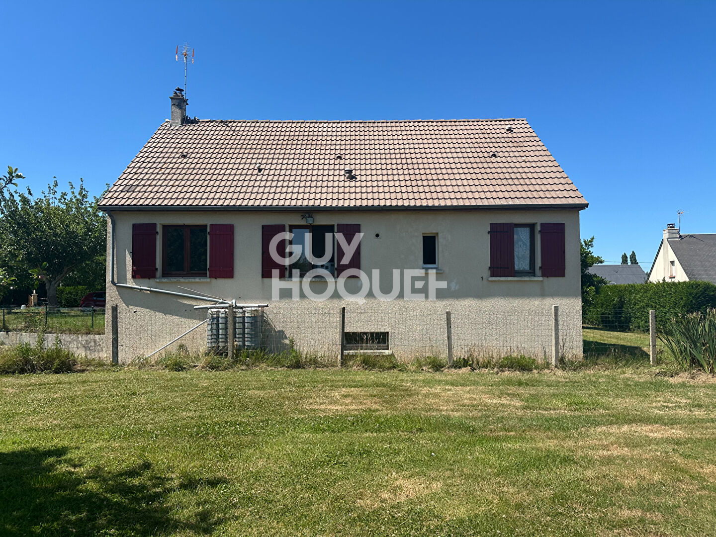 Pavillon sur sous-sol avec Hangar