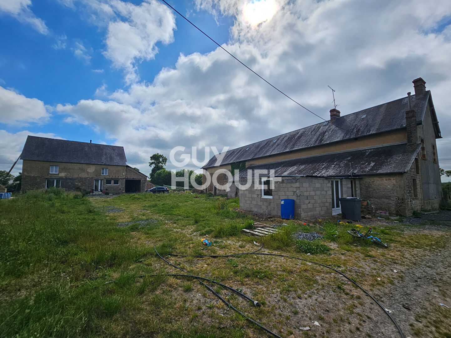 Corps de ferme avec 2 maisons et une stabulation
