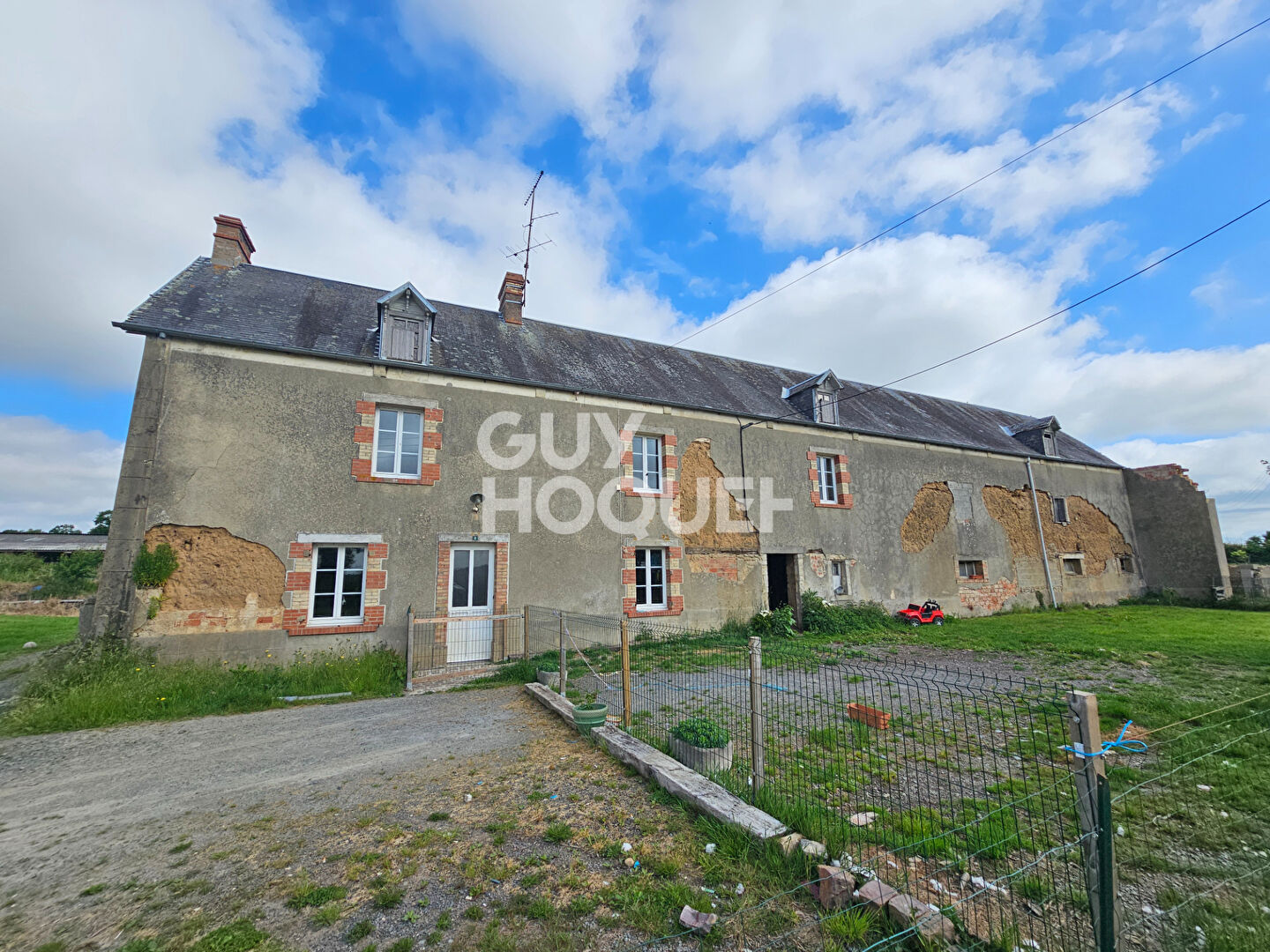 Corps de ferme avec 2 maisons et une stabulation