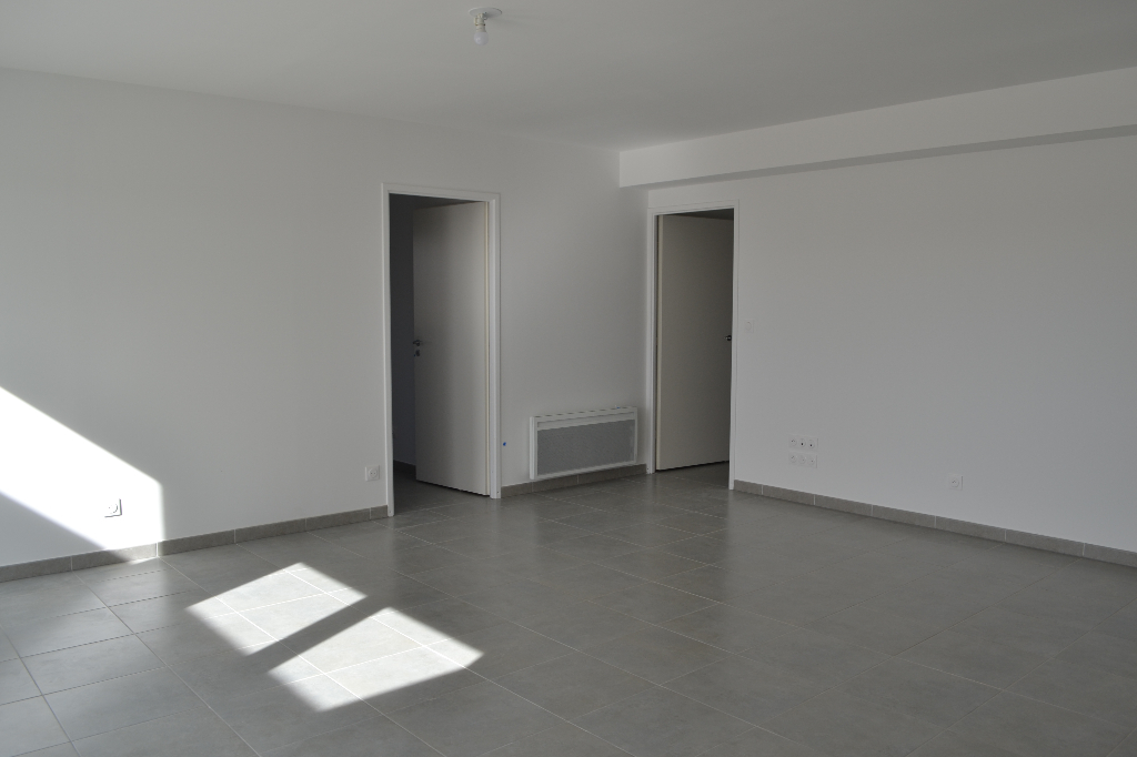 Location d'un appartement F4 (79 m²) à PERPIGNAN  TERRASSE 42M2 DERNIER ETAGE