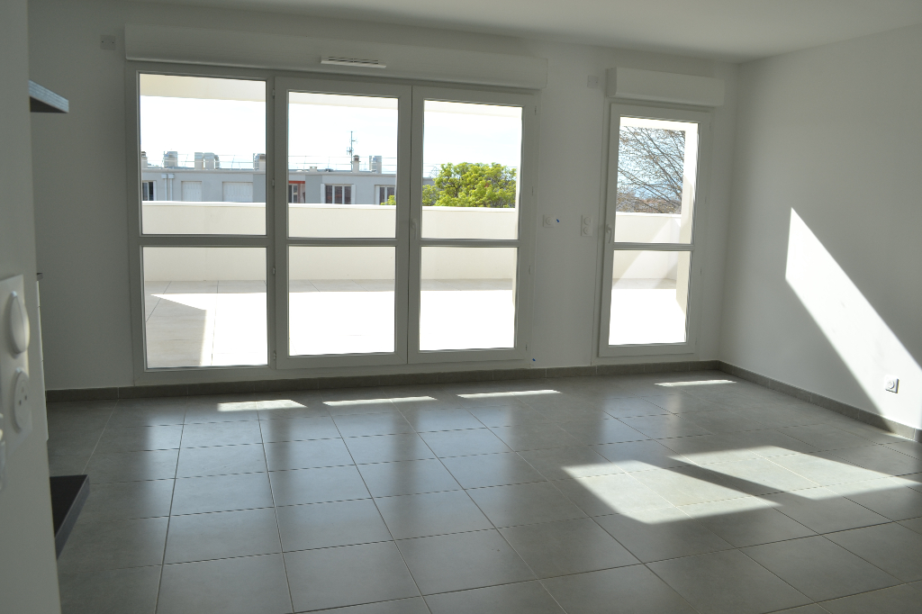 Location d'un appartement F4 (79 m²) à PERPIGNAN  TERRASSE 42M2 DERNIER ETAGE