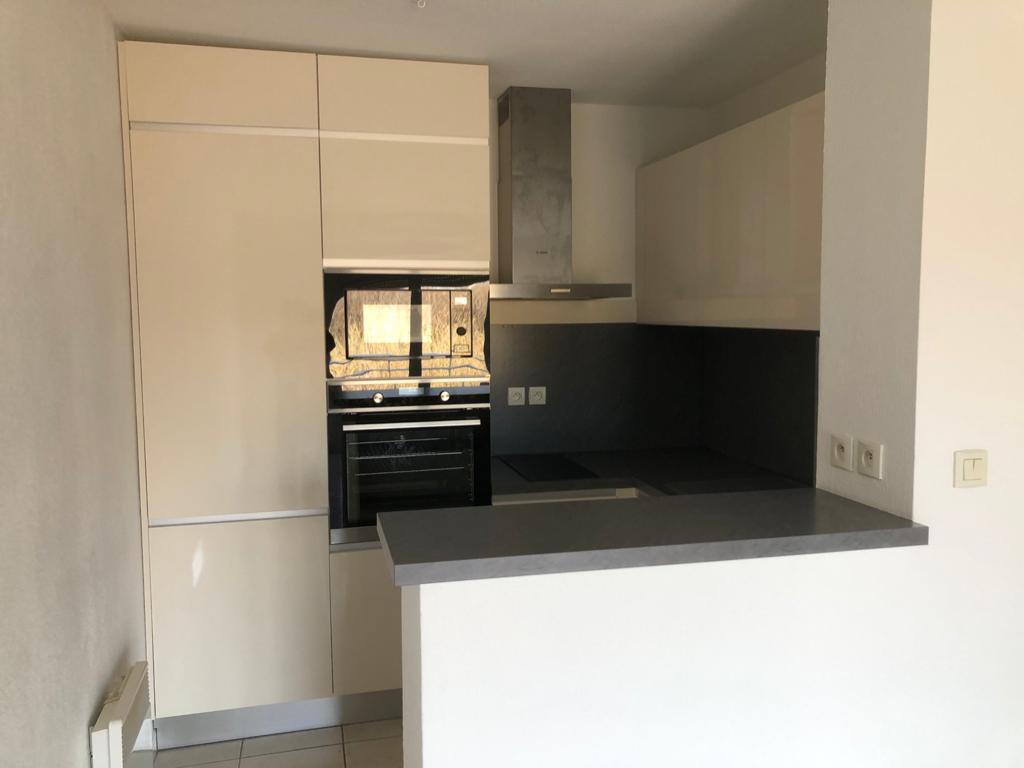 Location d'un appartement F2 à BAHO dernier étage