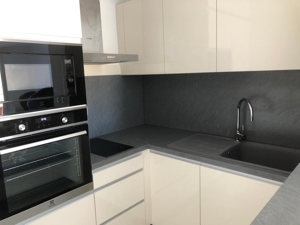 Location d'un appartement F2 à BAHO dernier étage