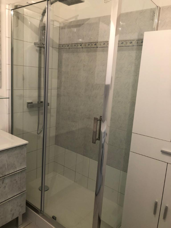 Location d'un appartement F2 à BAHO dernier étage