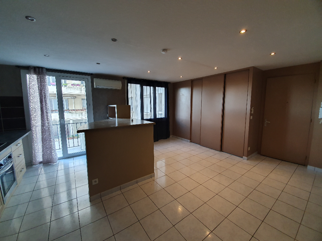 Location : appartement T1bis à PERPIGNAN Cours Palmarole