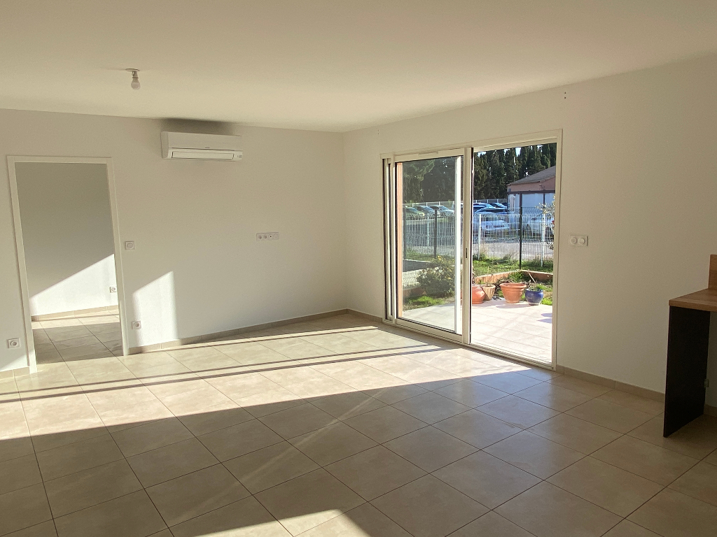Location d'une maison F4 à SAINT CYPRIEN avec jardin