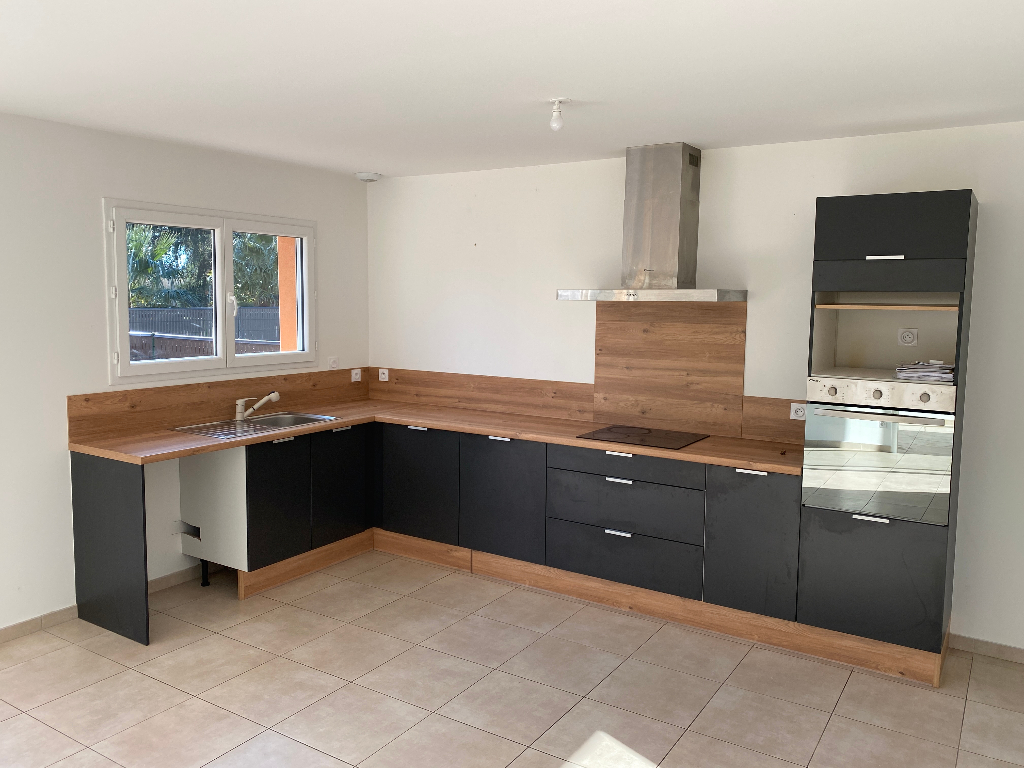 Location d'une maison F4 à SAINT CYPRIEN avec jardin