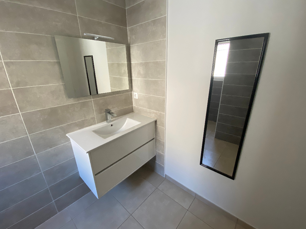 Location d'une maison F4 à SAINT CYPRIEN avec jardin
