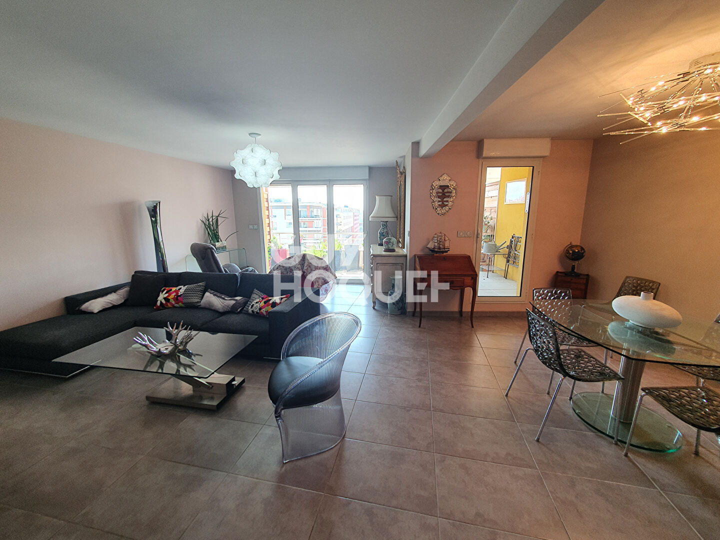 ESPACE MEDITERRANEE Superbe F4/5 de 147 m² avec 4 terrasses, 2 caves et 2 parkings