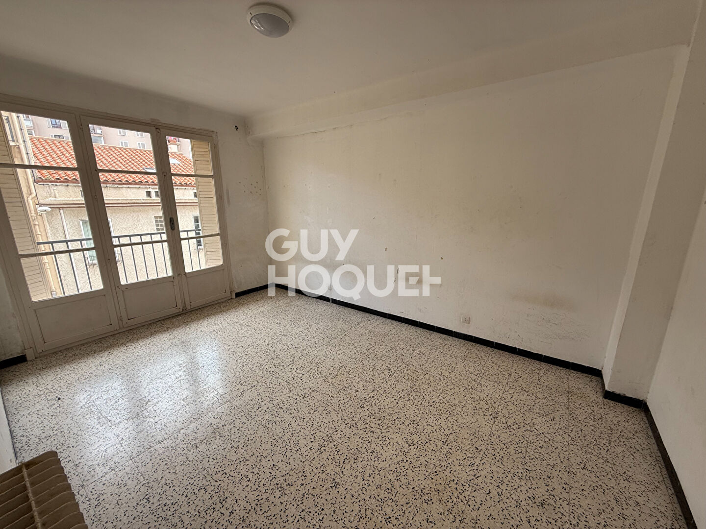 EXCLUSIVITÉ pour investisseur - A vendre à PERPIGNAN (66000) Secteur LYCEE ARAGO Appartement F2 avec balcon et cave