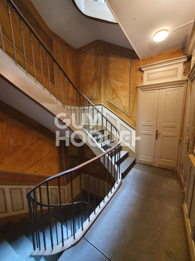 POUR INVESTISSEUR - A vendre à PERPIGNAN (66000)  Place de la République - Immeuble R+5