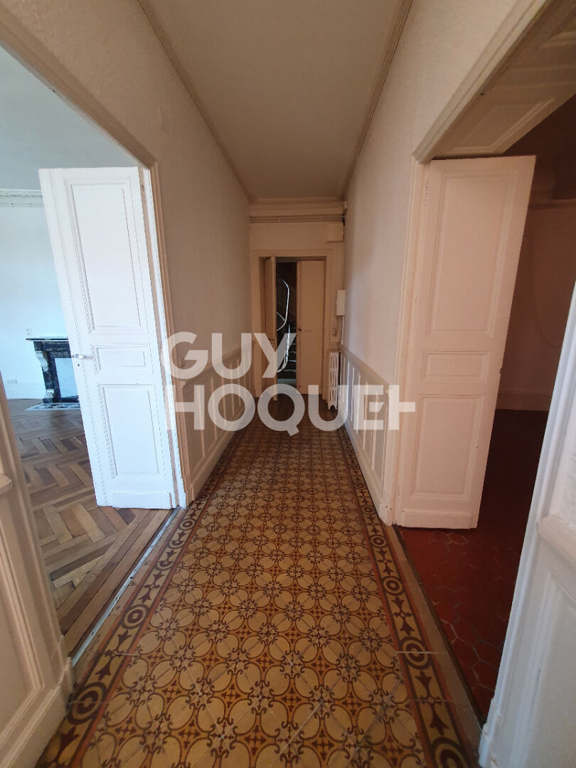 POUR INVESTISSEUR - A vendre à PERPIGNAN (66000)  Place de la République - Immeuble R+5