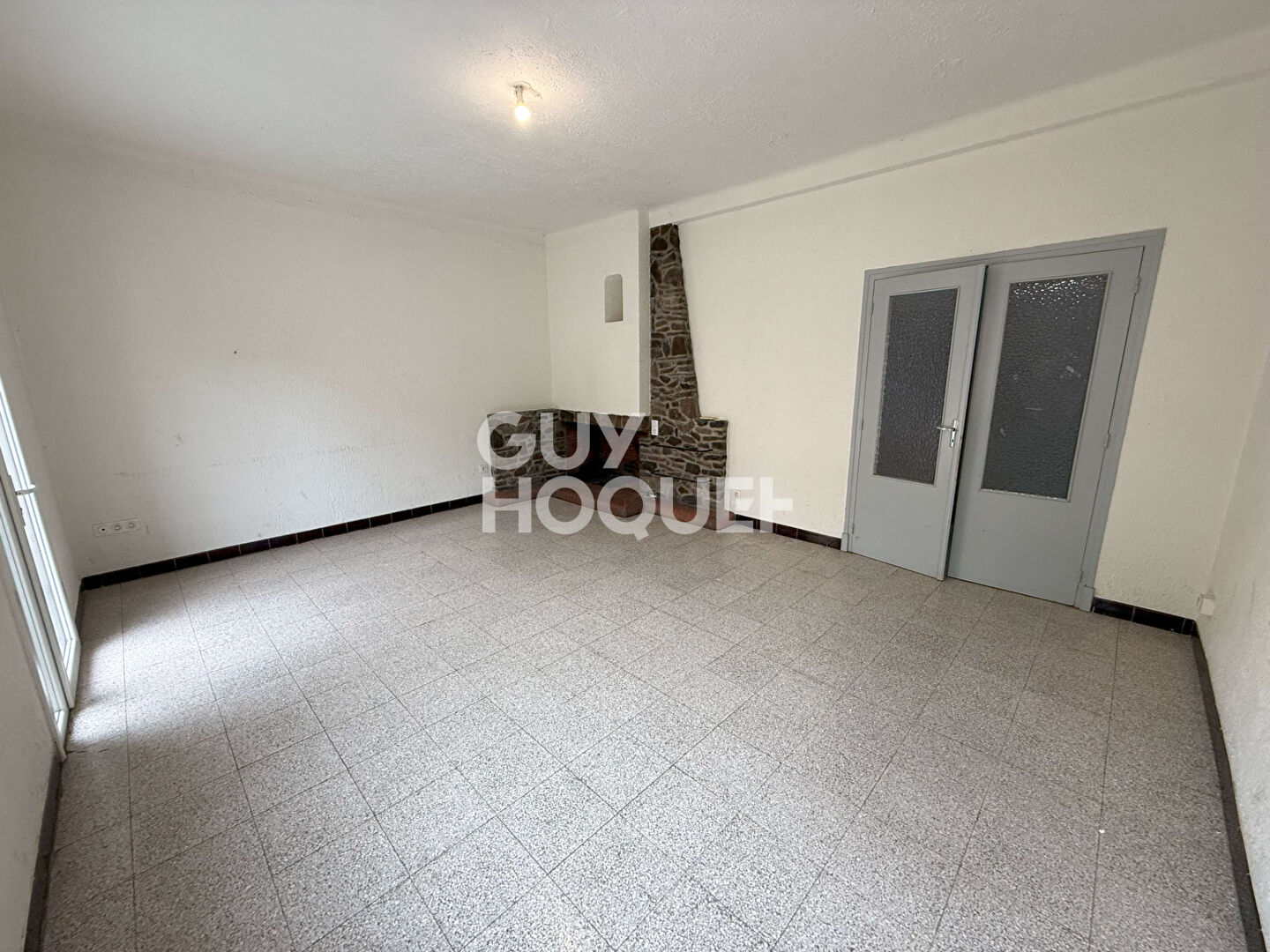 A vendre à PERPIGNAN (66000)  Secteur MOYEN VERNET  Maison 2 faces F5 de 112 m² avec garage et jardin.