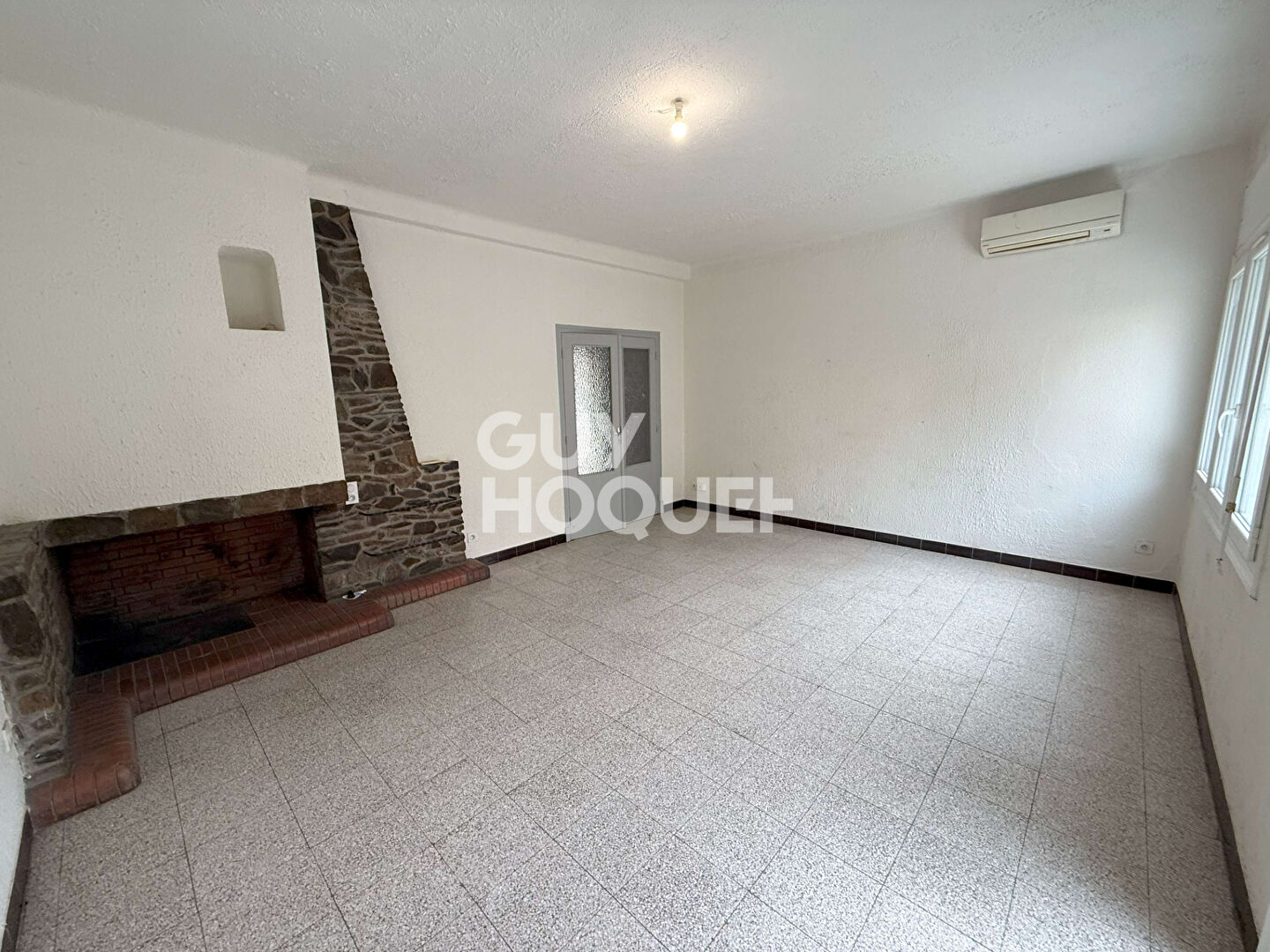 A vendre à PERPIGNAN (66000)  Secteur MOYEN VERNET  Maison 2 faces F5 de 112 m² avec garage et jardin.