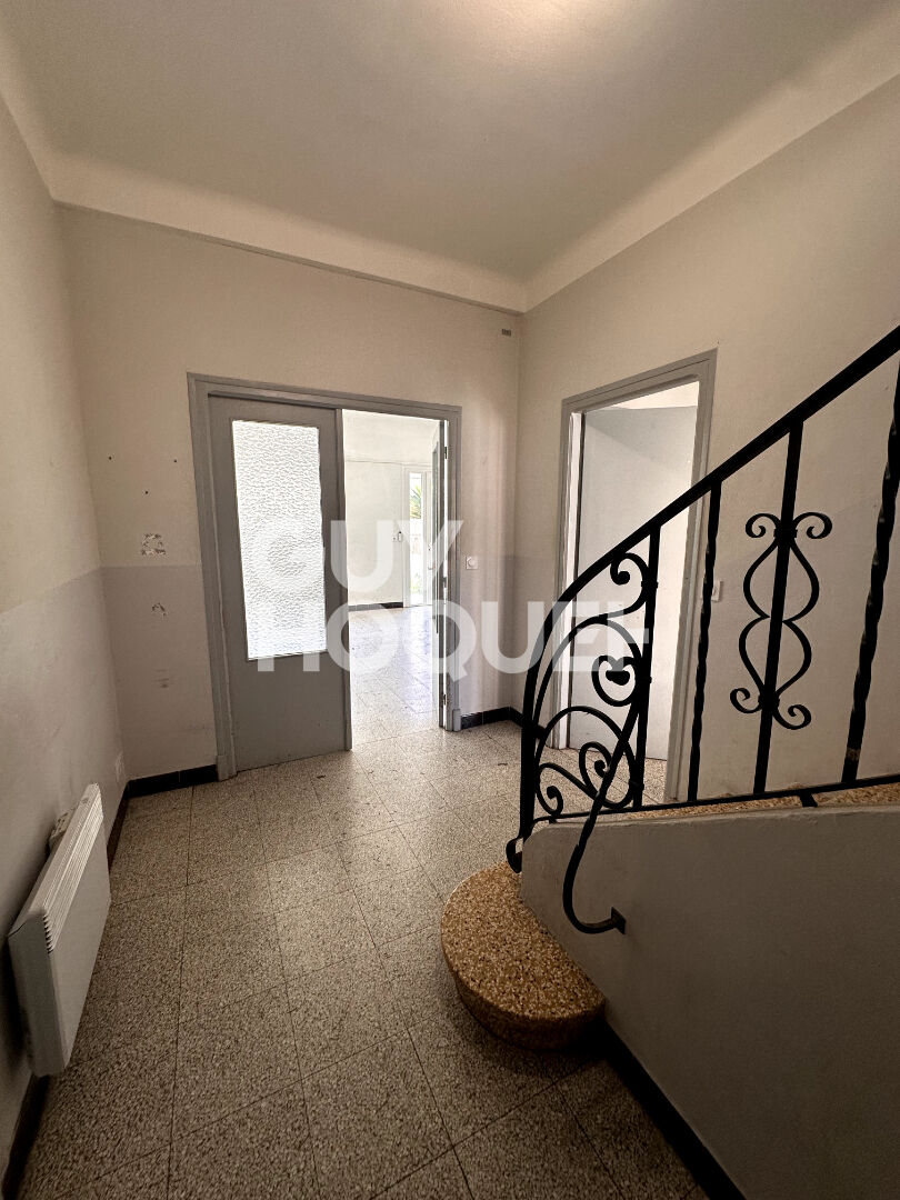A vendre à Perpignan (66000) quartier MOYEN VERNET  Maison 2 faces F5 de 112 m² avec garage et jardin.