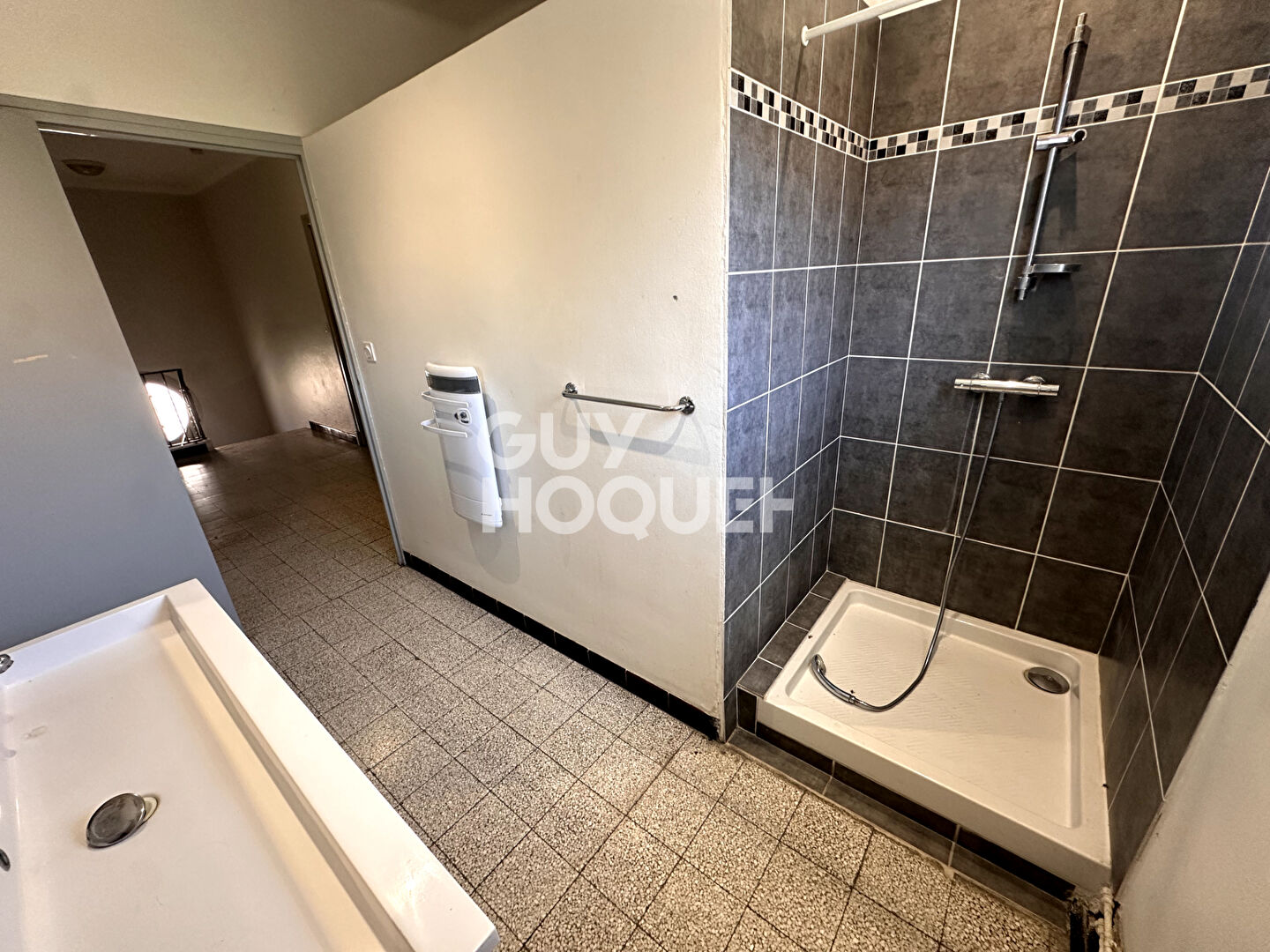 A vendre à PERPIGNAN (66000)  Secteur MOYEN VERNET  Maison 2 faces F5 de 112 m² avec garage et jardin.