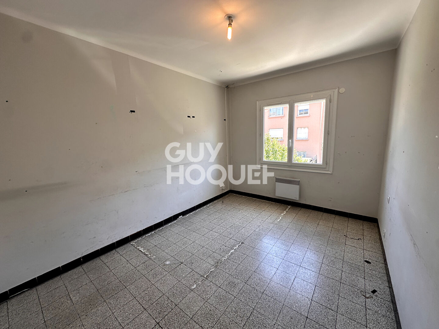 A vendre à PERPIGNAN (66000)  Secteur MOYEN VERNET  Maison 2 faces F5 de 112 m² avec garage et jardin.