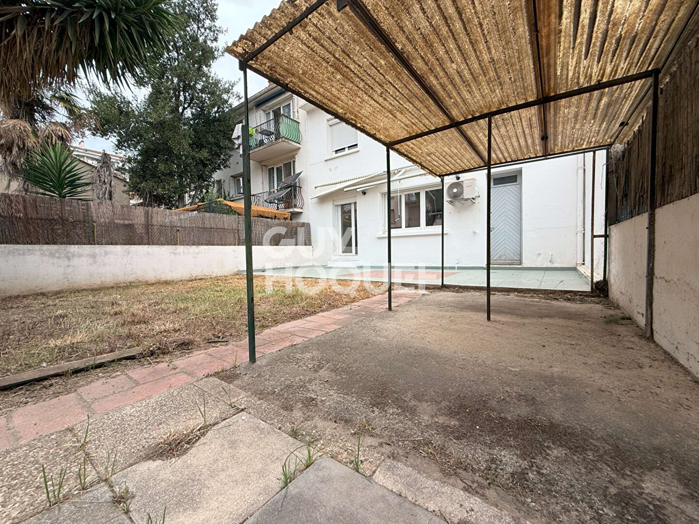 A vendre à Perpignan (66000) quartier MOYEN VERNET  Maison 2 faces F5 de 112 m² avec garage et jardin.