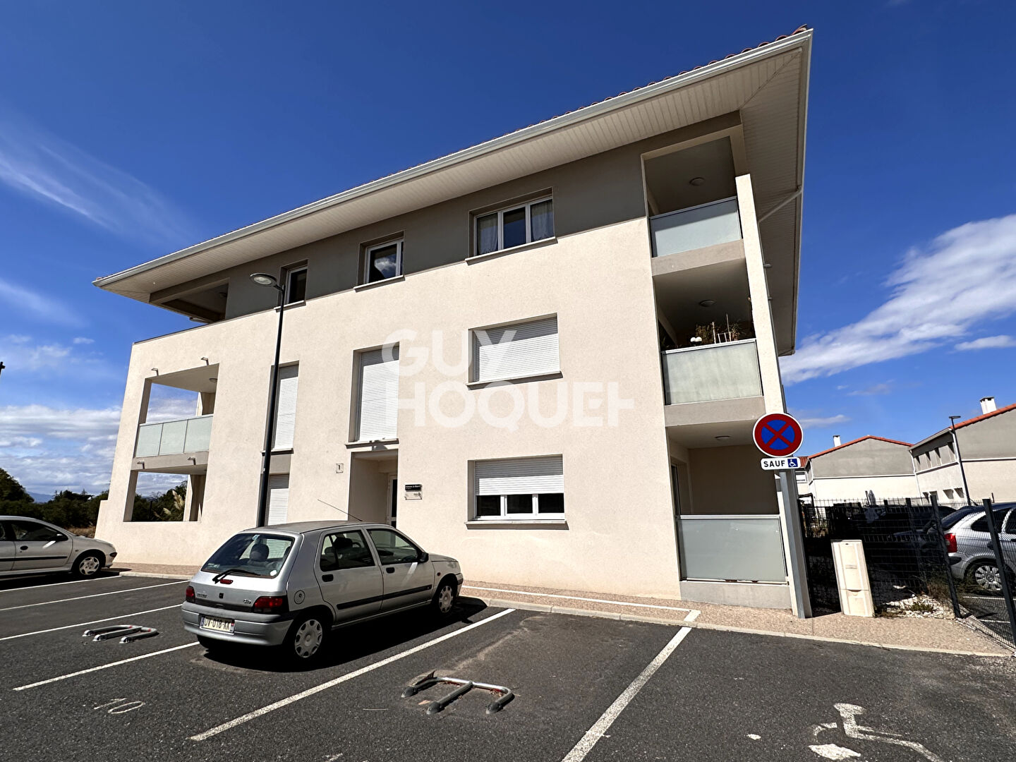 Pézilla-la-Rivière F2 de 42 m² en rdc avec terrasse et parking.