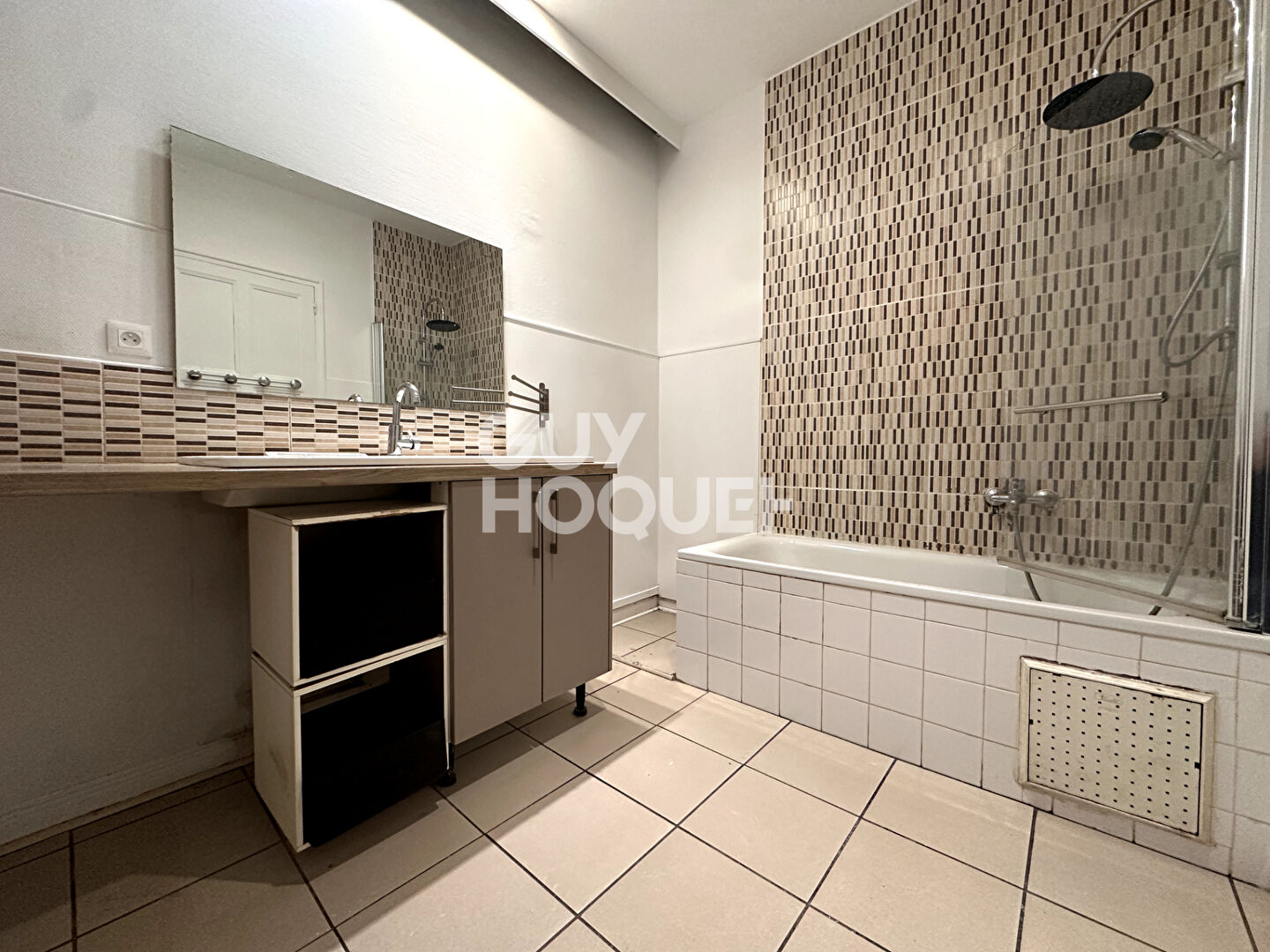 EXCLUSIVITE - A vendre à Perpignan (66000) Quartier Saint-Martin Appartement F5 - 100 m²  - 1er étage - 2 terrasses et caves.