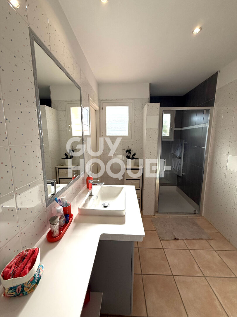 A vendre à LE SOLER (66270) : maison de plain pied,164 m² avec piscine.