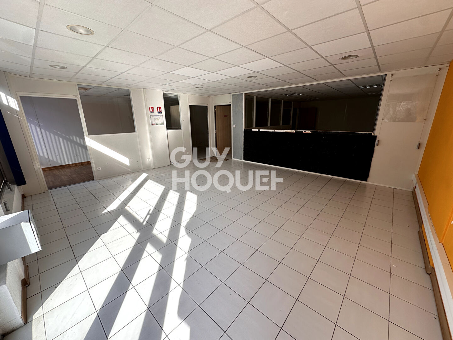 QUARTIER LA LUNETTE, Perpignan (66000) à vendre Local commercial avec vitrine de 160 m² avec parkings