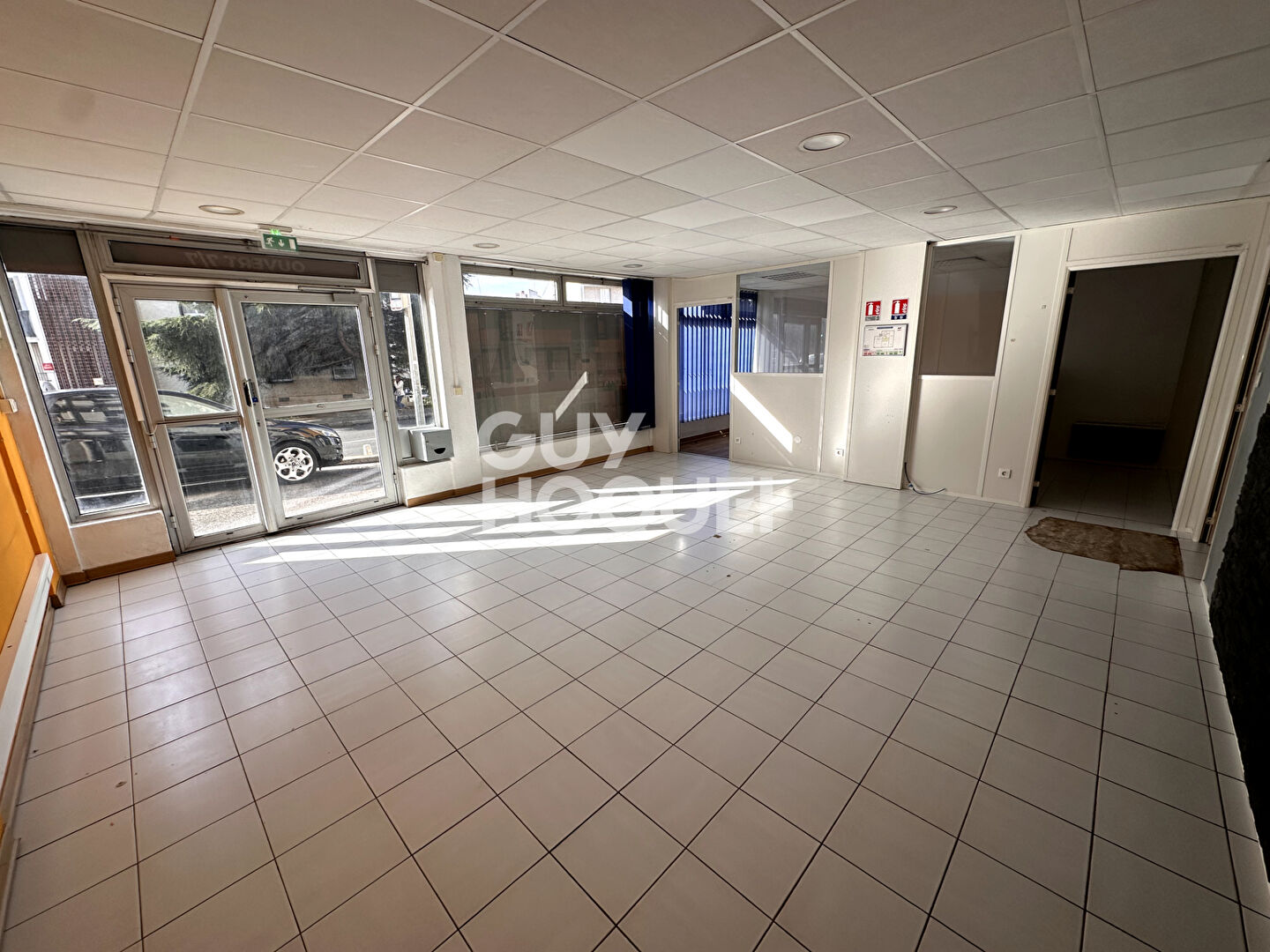 QUARTIER LA LUNETTE, Perpignan (66000) à vendre Local commercial avec vitrine de 160 m² avec parkings