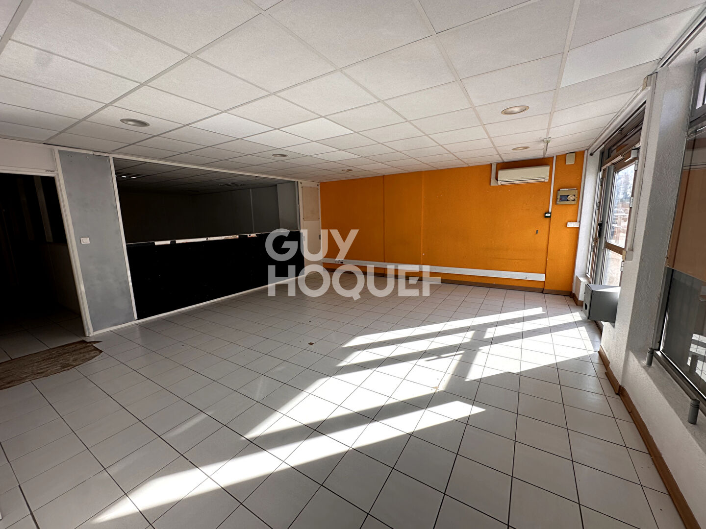 QUARTIER LA LUNETTE, Perpignan (66000) à vendre Local commercial avec vitrine de 160 m² avec parkings