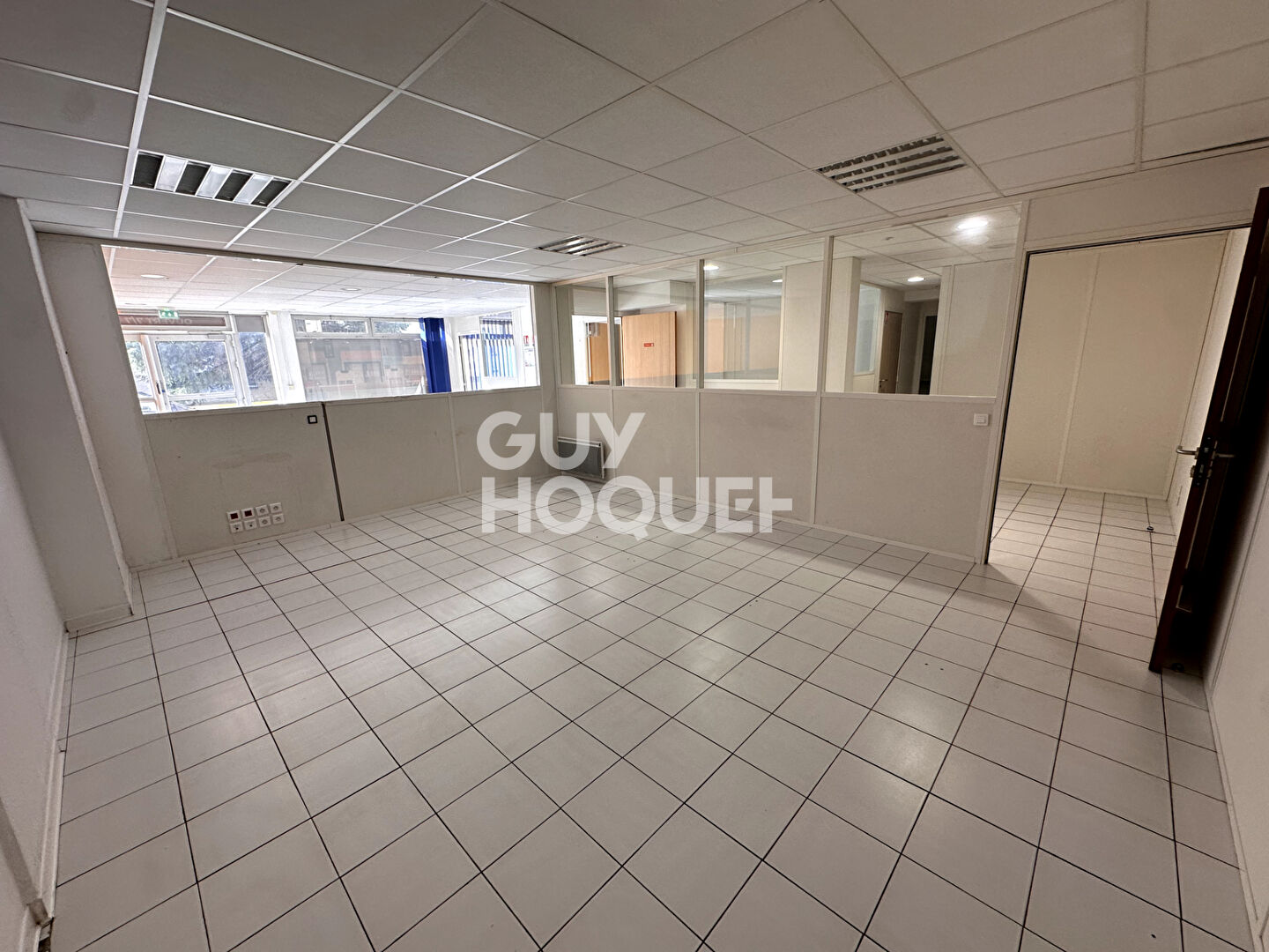 QUARTIER LA LUNETTE, Perpignan (66000) à vendre Local commercial avec vitrine de 160 m² avec parkings