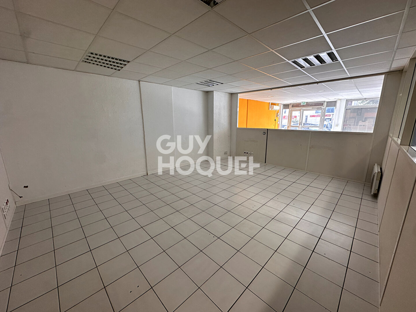 QUARTIER LA LUNETTE, Perpignan (66000) à vendre Local commercial avec vitrine de 160 m² avec parkings