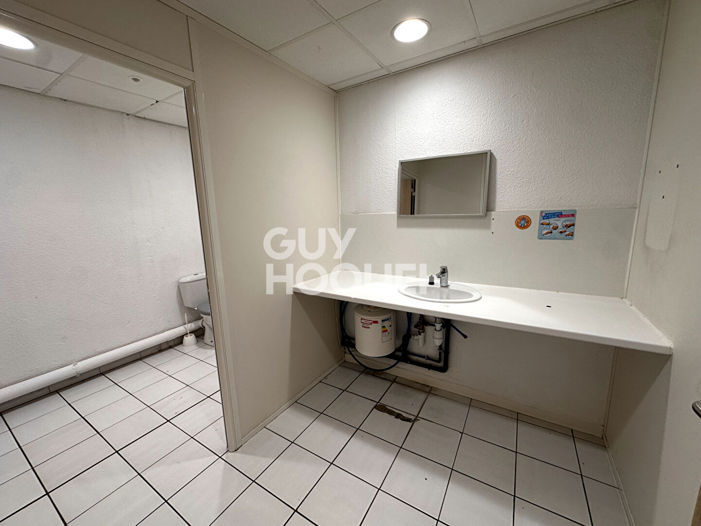 QUARTIER LA LUNETTE, Perpignan (66000) à vendre Local commercial avec vitrine de 160 m² avec parkings