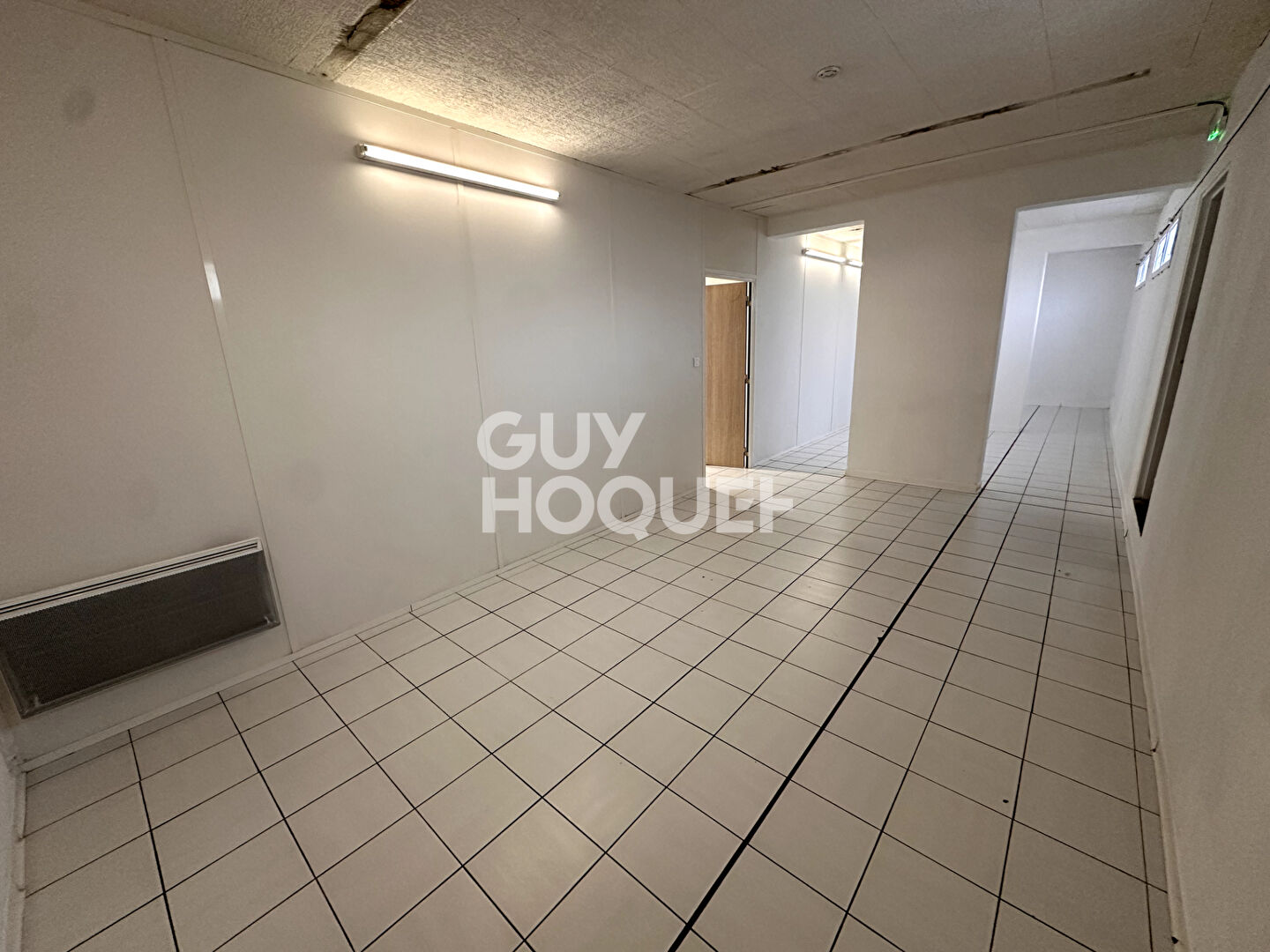 QUARTIER LA LUNETTE, Perpignan (66000) à vendre Local commercial avec vitrine de 160 m² avec parkings
