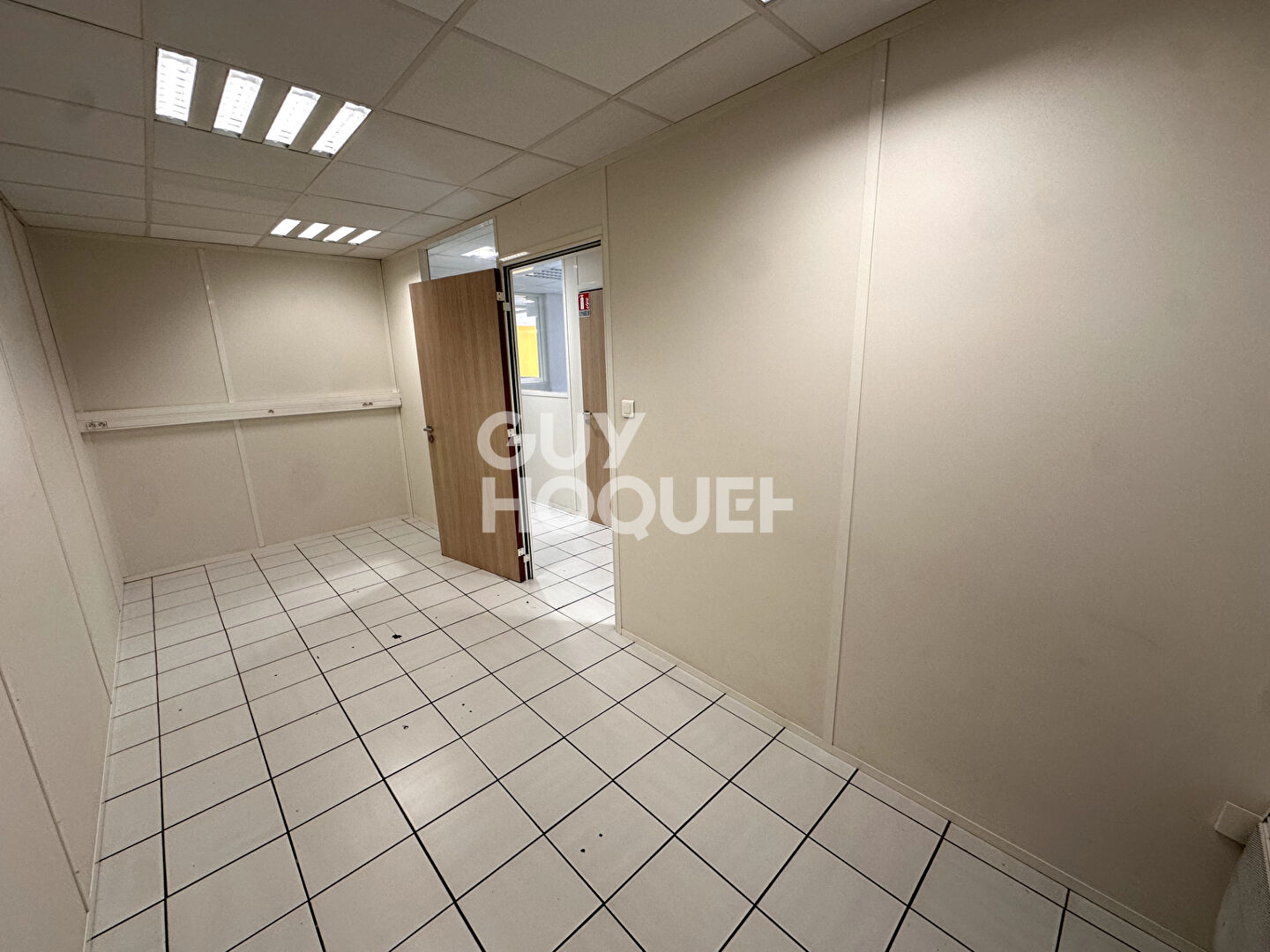 QUARTIER LA LUNETTE, Perpignan (66000) à vendre Local commercial avec vitrine de 160 m² avec parkings