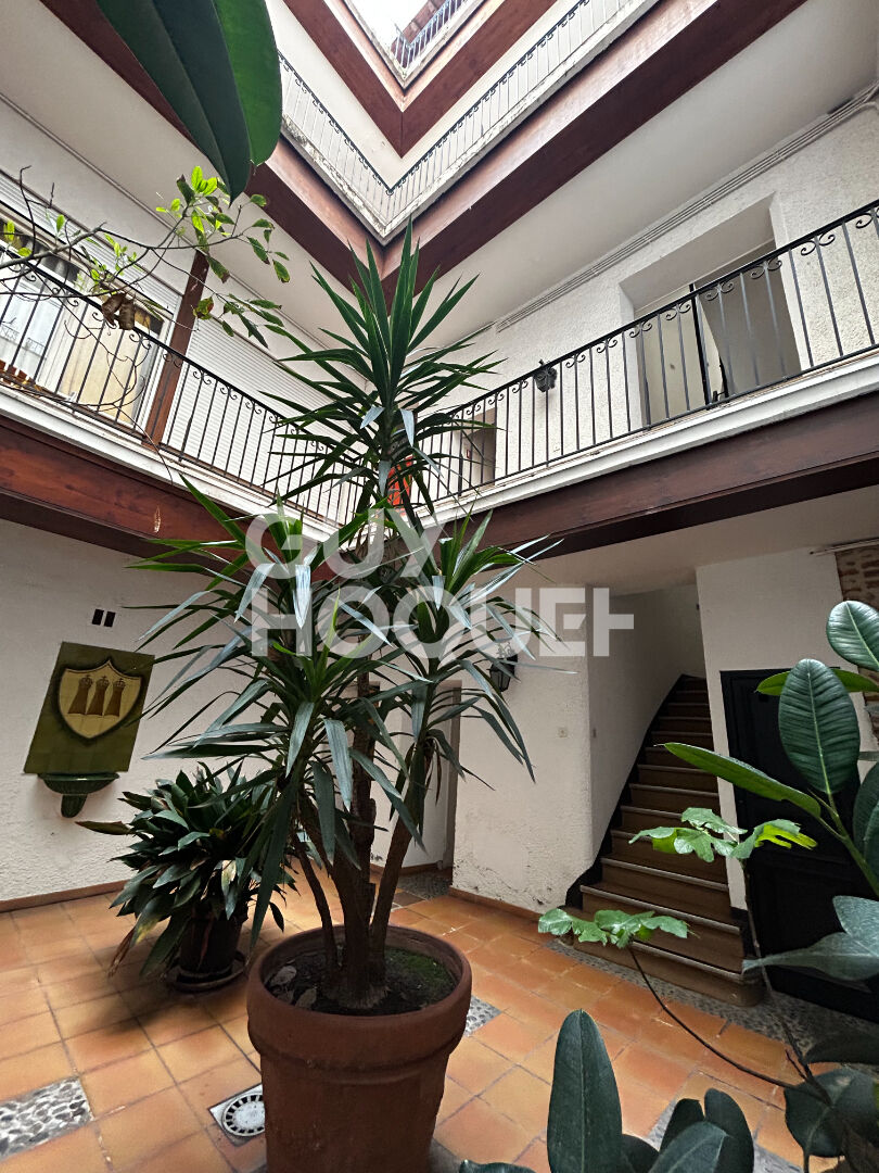 À vendre à Perpignan (66000) : Appartement 2 pièces en Centre ville avec terrasse - ascenseur