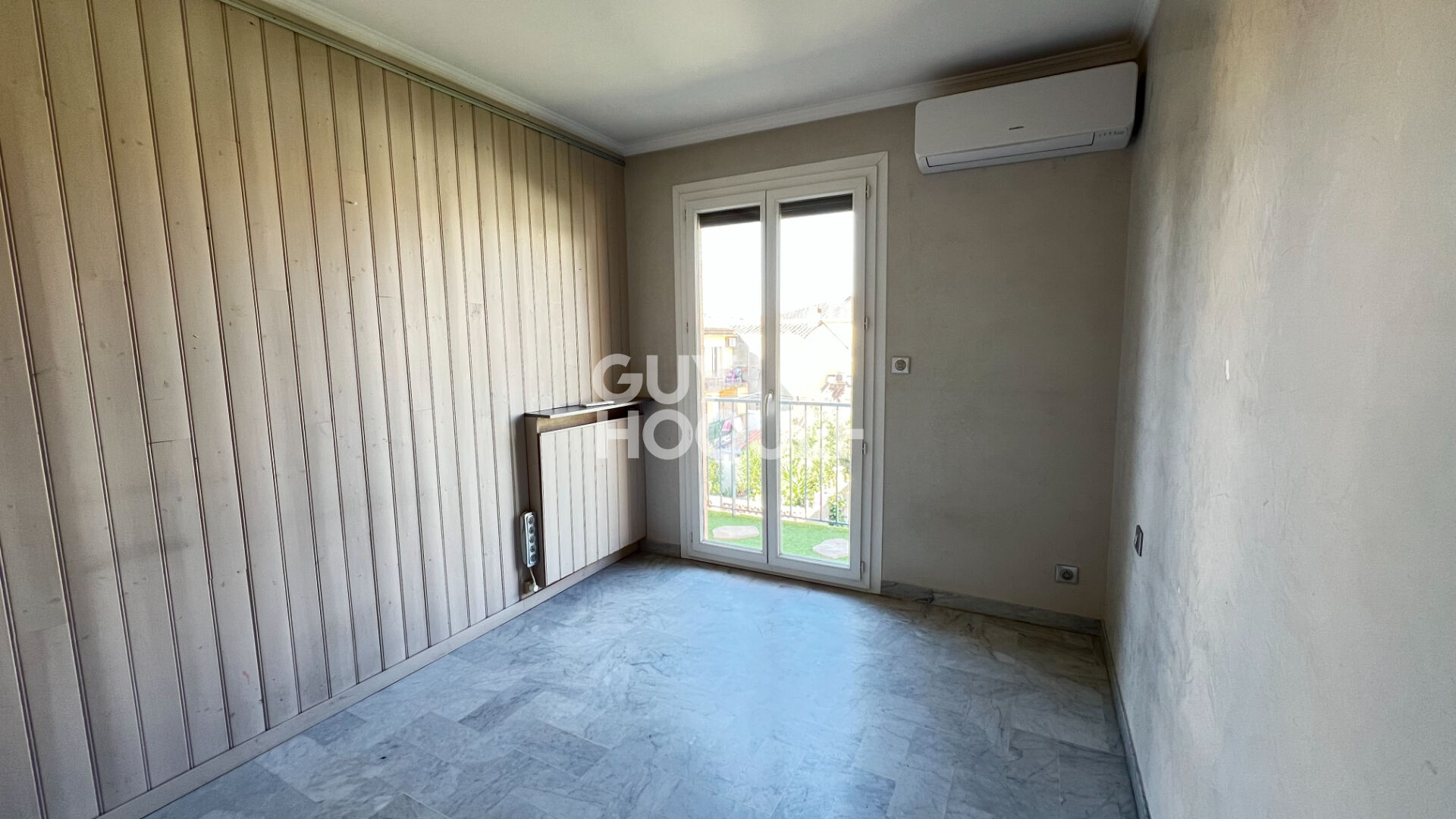EXCLUSIVITE - à vendre à PERPIGNAN (66000), A SAISIR !!  Spacieux appartement T4 de 89 m² avec garage - quartier Las Cobas