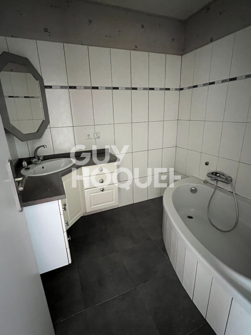 EXCLUSIVITE - à vendre à PERPIGNAN (66000), A SAISIR !!  Spacieux appartement T4 de 89 m² avec garage - quartier Las Cobas