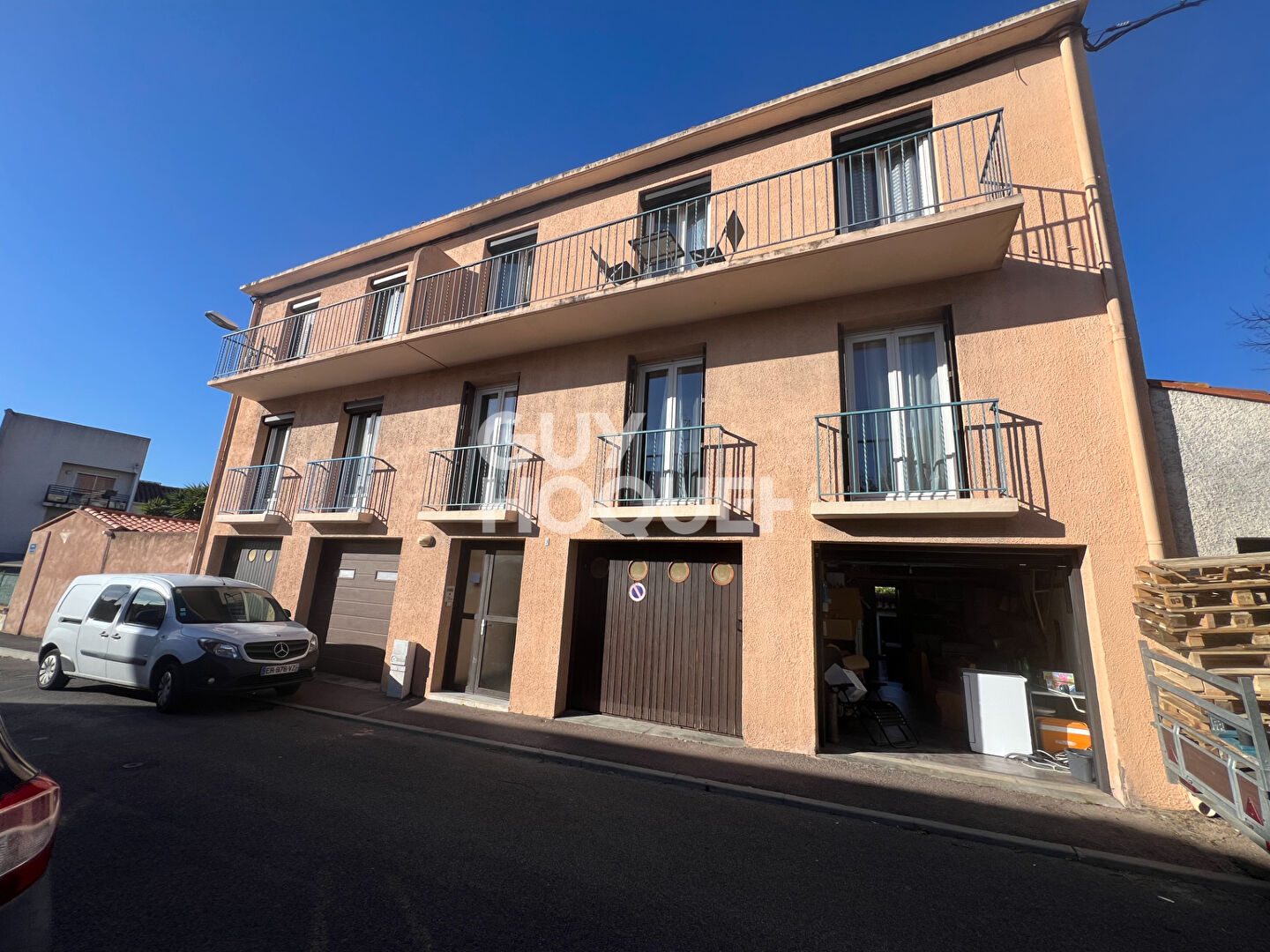 EXCLUSIVITE - à vendre à PERPIGNAN (66000), A SAISIR !!  Spacieux appartement T4 de 89 m² avec garage - quartier Las Cobas