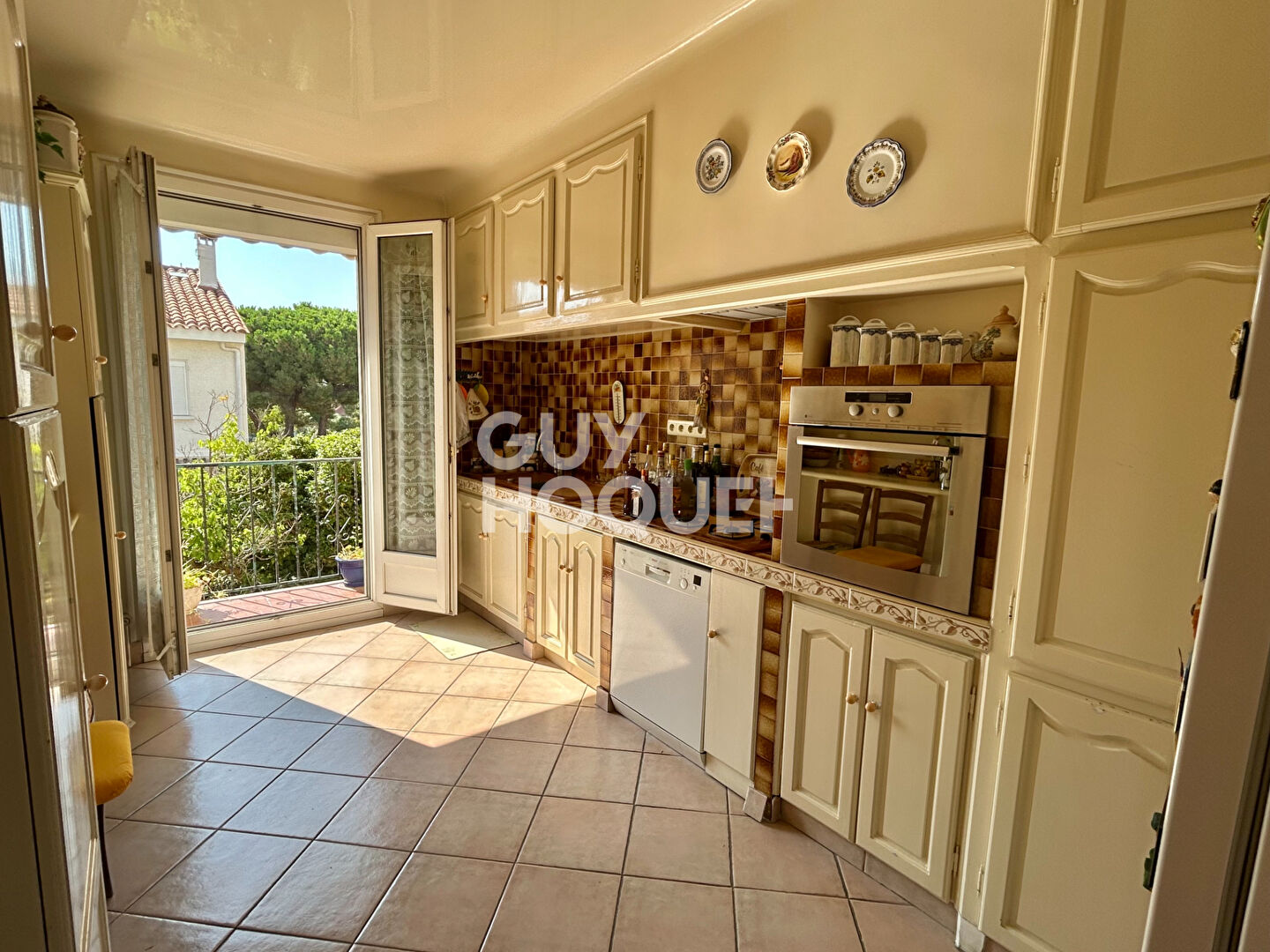 À vendre à Perpignan (66000)  Appartement 3 pièces , quartier Sabardeil- jardin, cellier, garage - 2 balcons