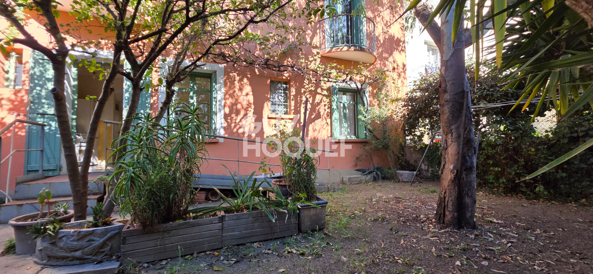EXCLUSIVITE - A vendre à Perpignan - Maison de ville familiale 2 faces avec jardin arboré et garage 142 m²
