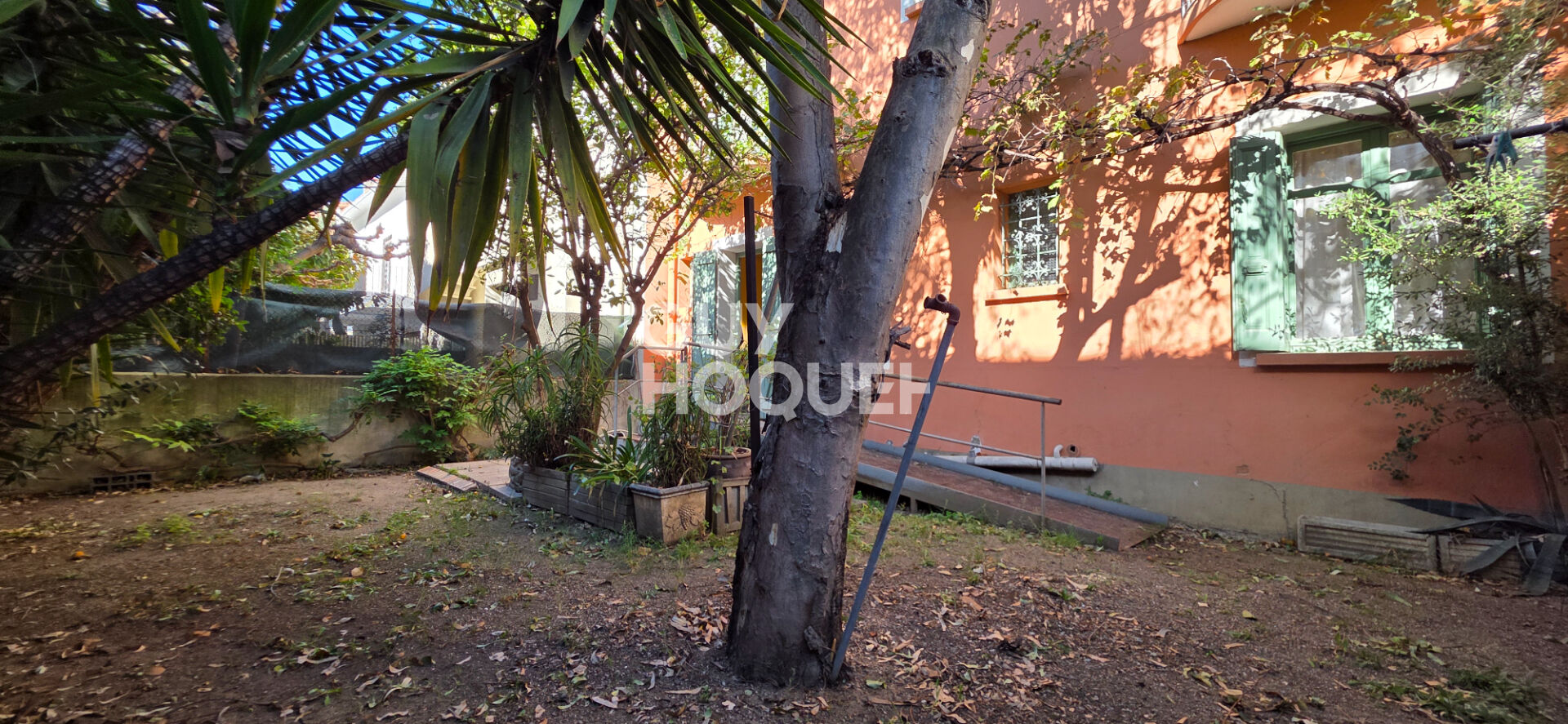 EXCLUSIVITE - A vendre à Perpignan - Maison de ville familiale 2 faces avec jardin arboré et garage 142 m²