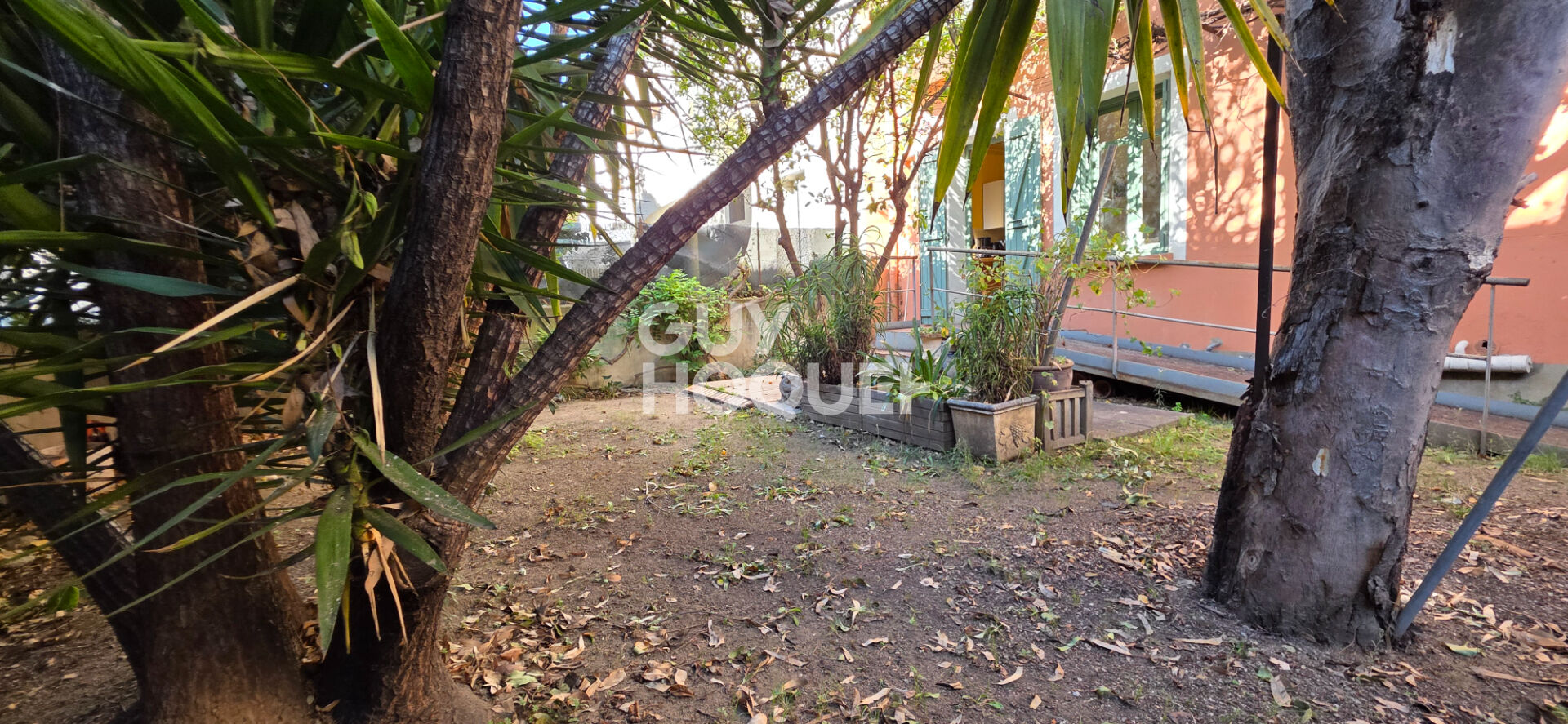 EXCLUSIVITE - A vendre à Perpignan - Maison de ville familiale 2 faces avec jardin arboré et garage 142 m²