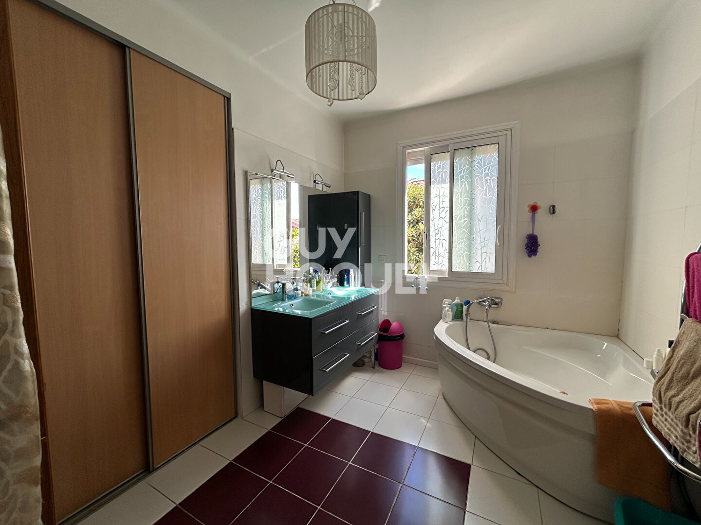 EXCLUSIVITE - A vendre à Perpignan (66000) - Maison  3 faces 146m² -  7 pièces, 5 chambres - garage - jardin - véranda