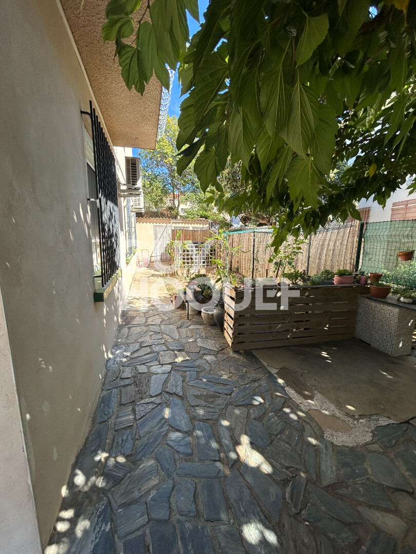 EXCLUSIVITE - A vendre à Perpignan (66000) - Maison  3 faces 146m² -  7 pièces, 5 chambres - garage - jardin - véranda