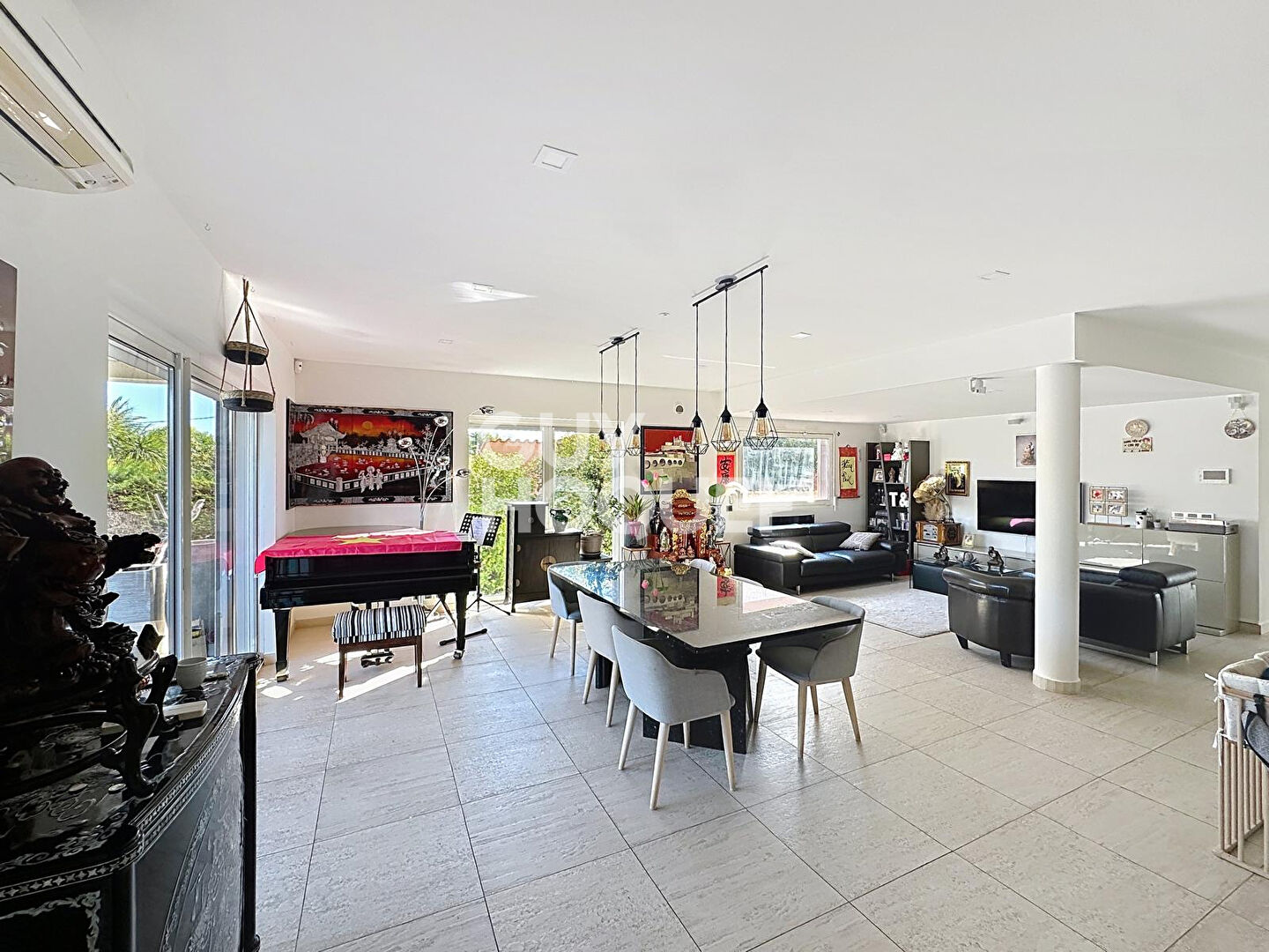 EXCLUSIVITE : Maison de 225m² à vendre à Saint Laurent de la Salanque (66250)