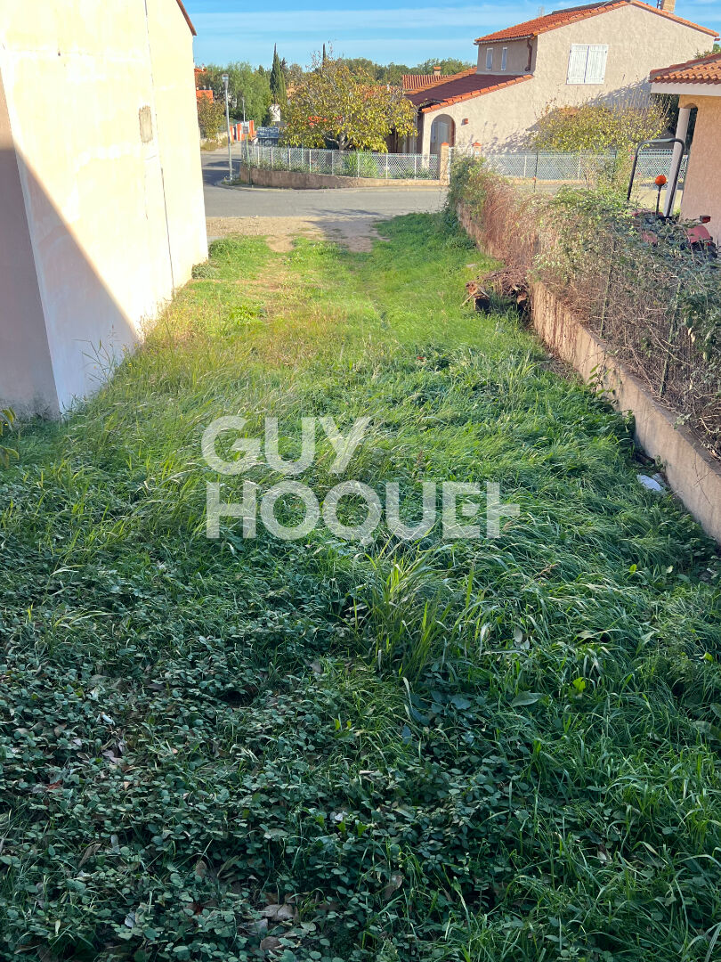 EXCLUSIVITE - A vendre à Fourques (66300) Cave viticole et terrain attenant  - Référence 5496