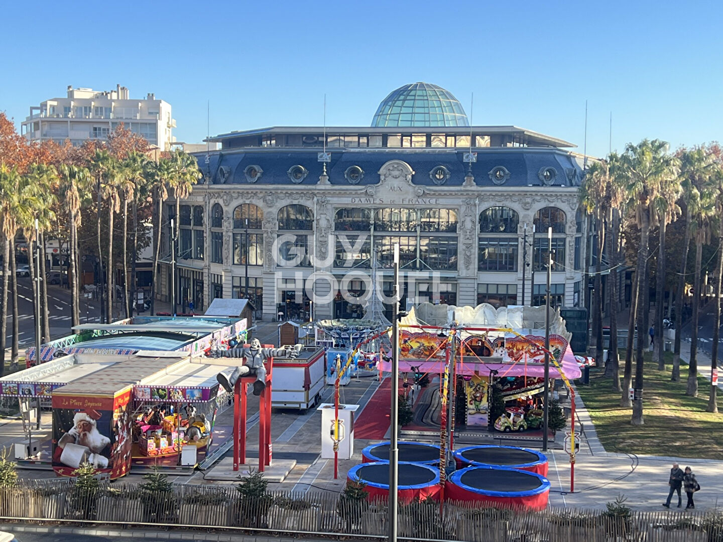 A vendre à PERPIGNAN (66000) en face des Dames de France, Appartement bourgeois, 5 pièces, 140m² avec terrasse.